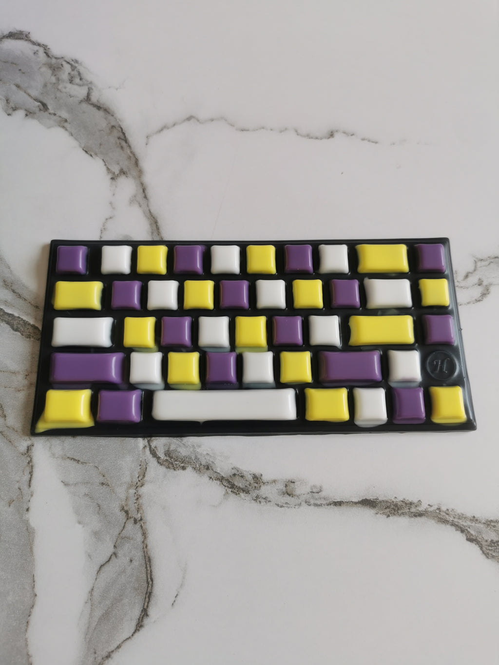 Nexus Damier Blanc Violet Jaune (Medium, Tendre 00-50)