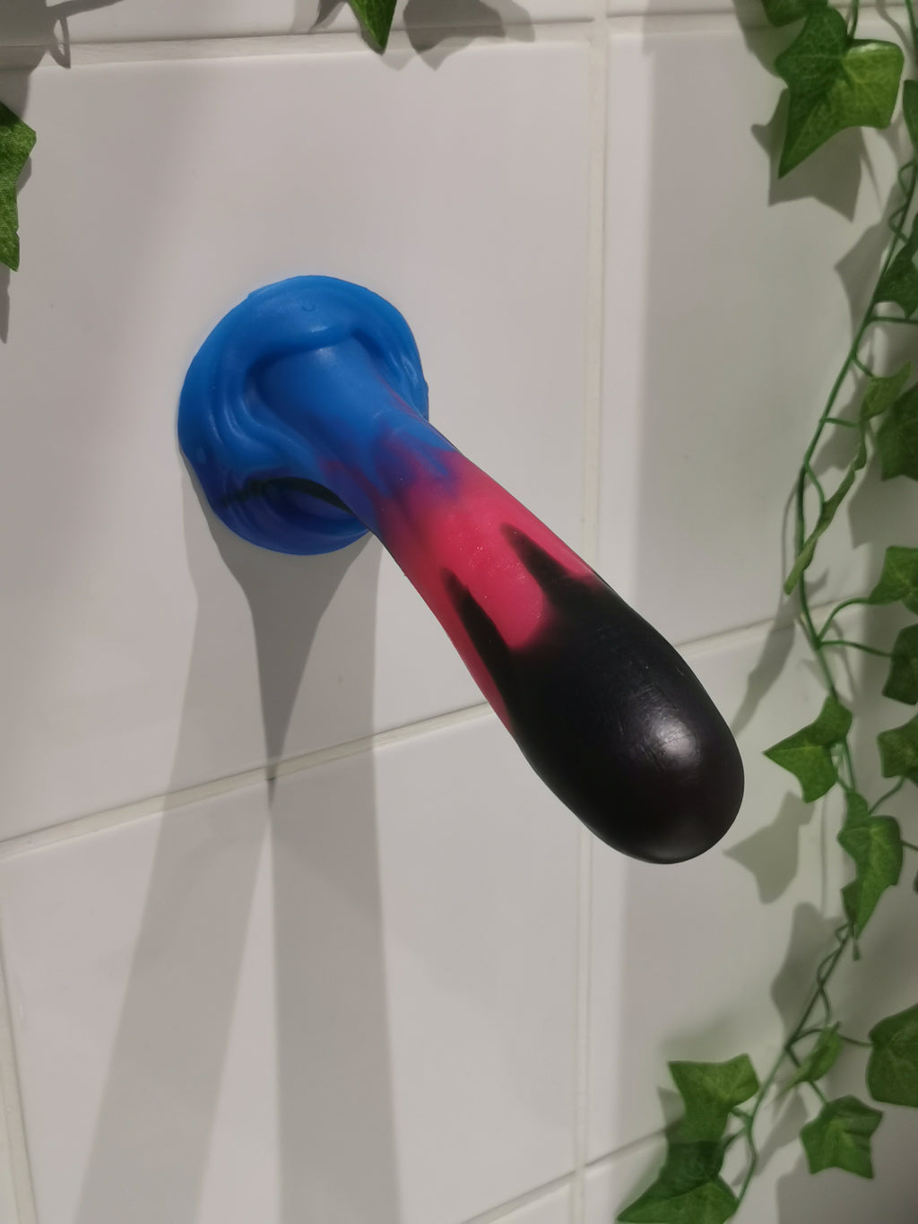 Wonder Black Drip Blue Red (Medium, Medium A10)